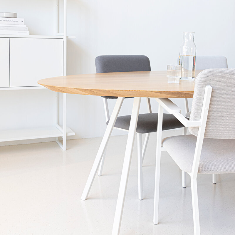 Ovale Design dining table | Slim Co Steel white powdercoating | Oak hardwax oil natural light | Studio HENK| 