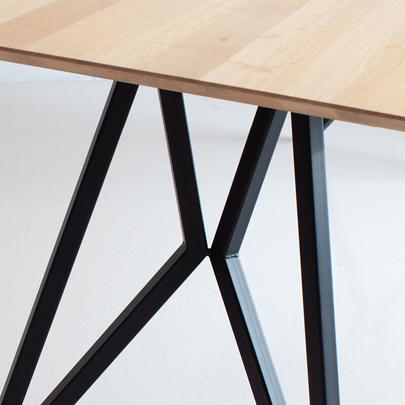 Rechthoekige Design dining table | Butterfly Steel black powdercoating | Walnut naturel lacquer | Studio HENK| 
