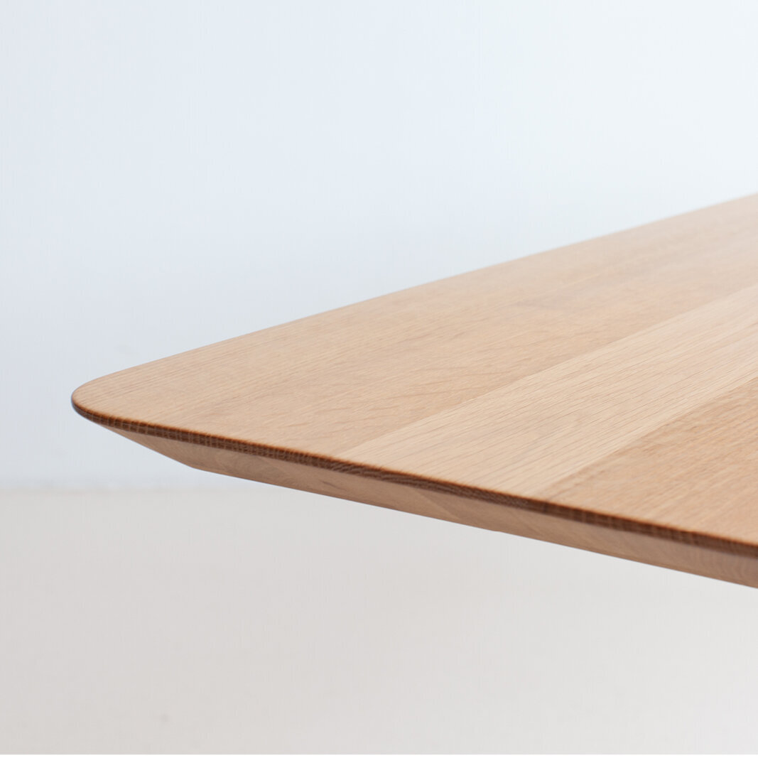 Rechthoekige Design dining table | Butterfly Steel white powdercoating | Oak white lacquer | Studio HENK| 