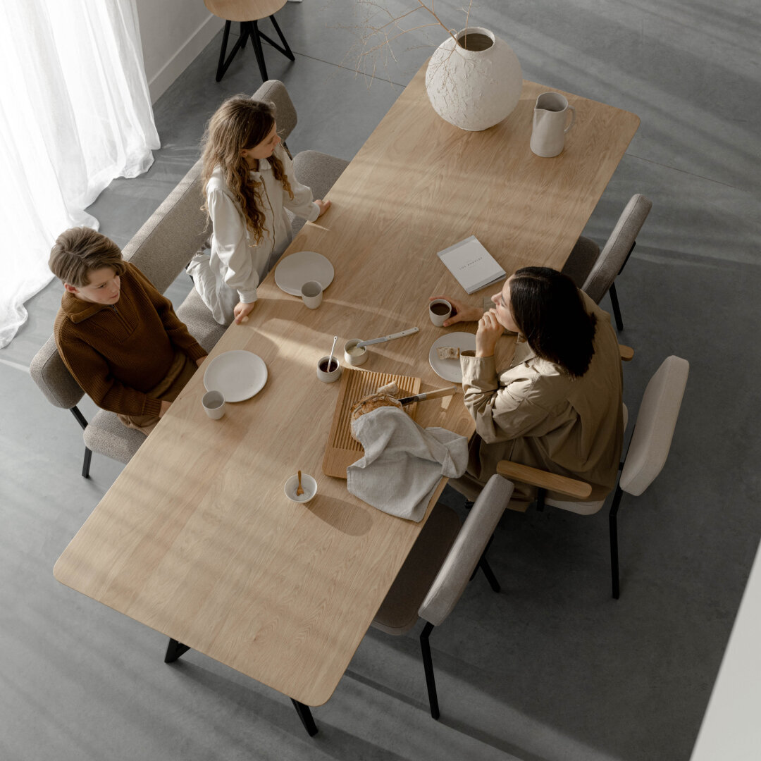 Rechthoekige Design dining table | Butterfly Steel black powdercoating | Oak hardwax oil natural light | Studio HENK| 