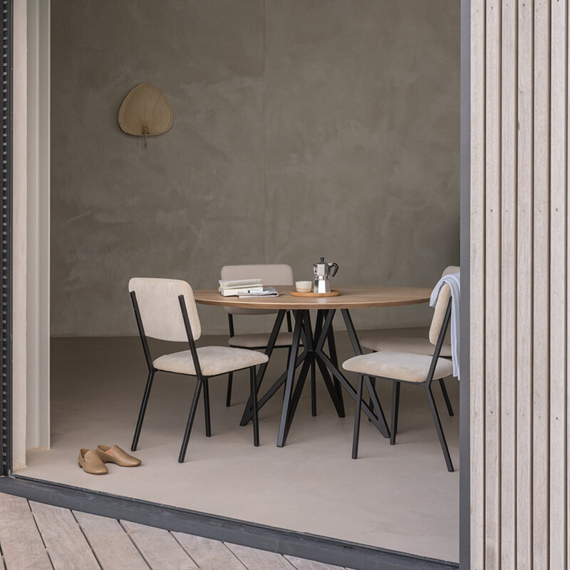 Ronde Design dining table | Butterfly Quadpod Steel white powdercoating | Oak hardwax oil natural light | Studio HENK| 