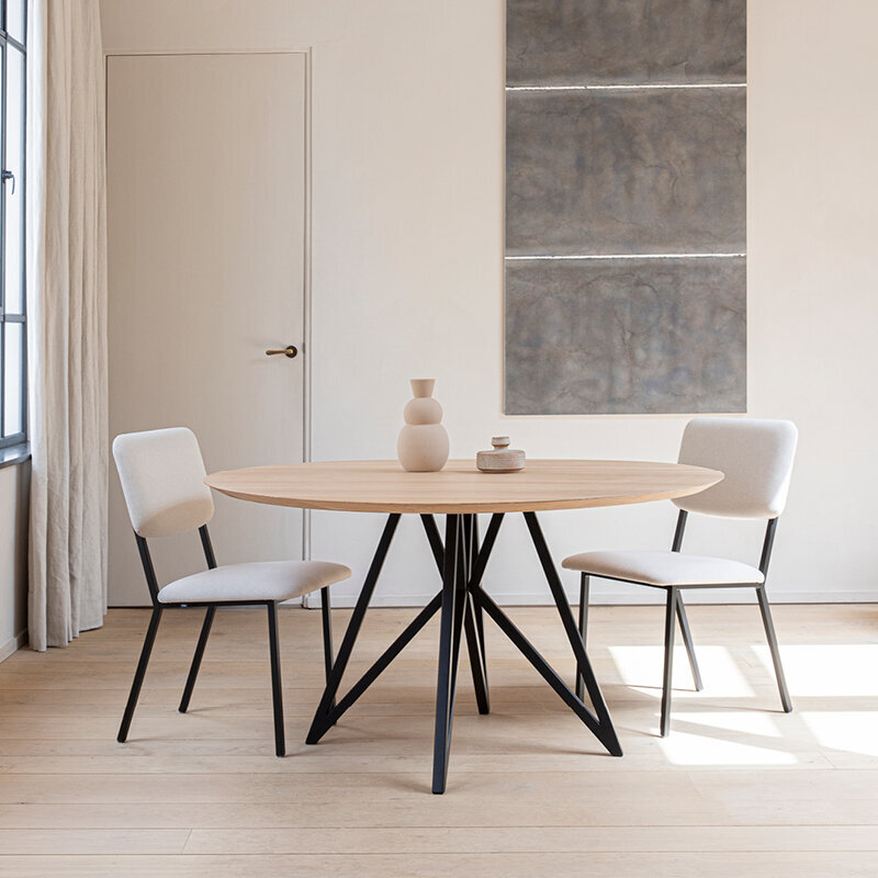 Ronde Design dining table | Butterfly Quadpod Steel white powdercoating | Oak hardwax oil natural light | Studio HENK| 